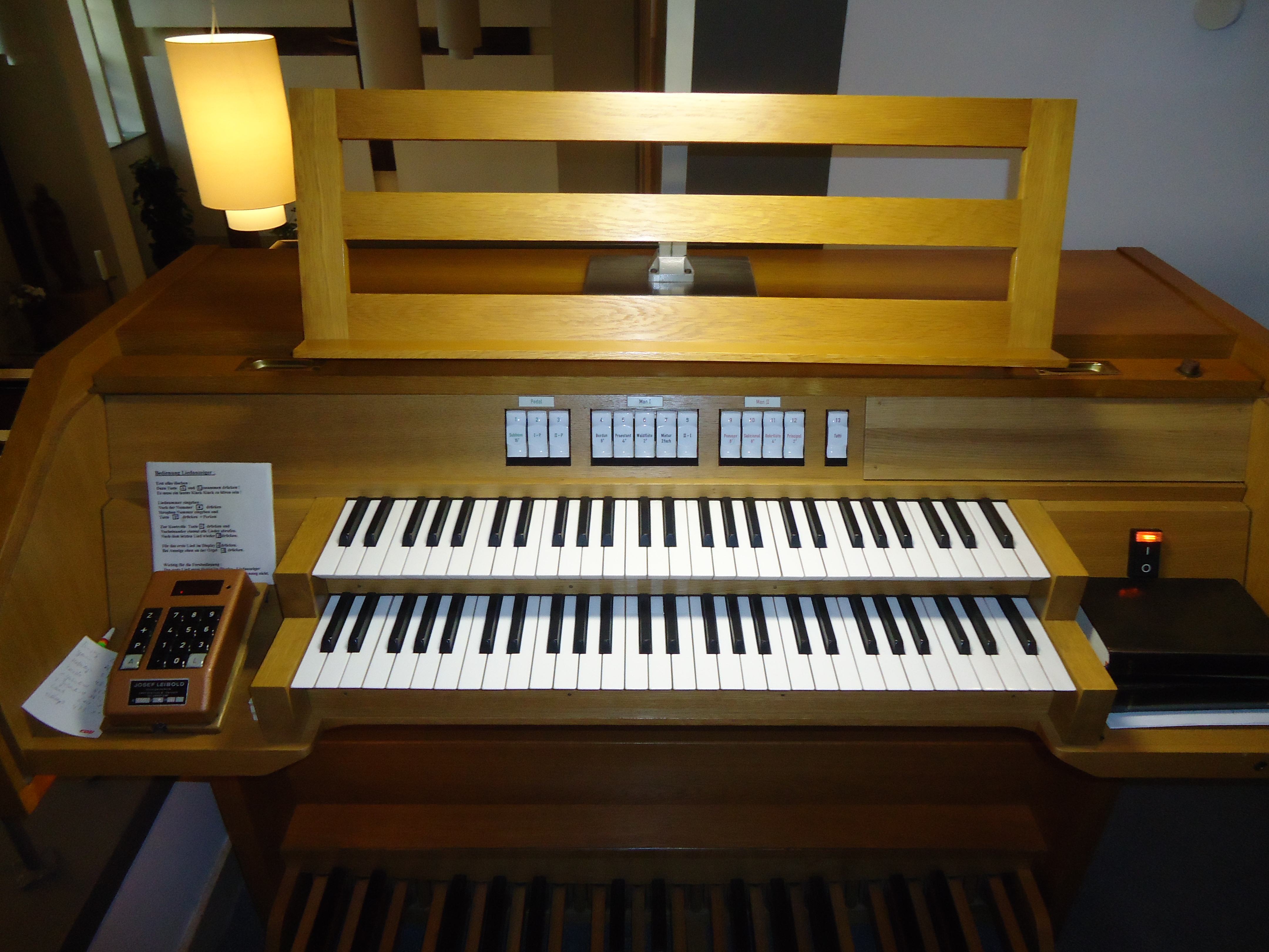 Leer Borro Orgel Spieltisch