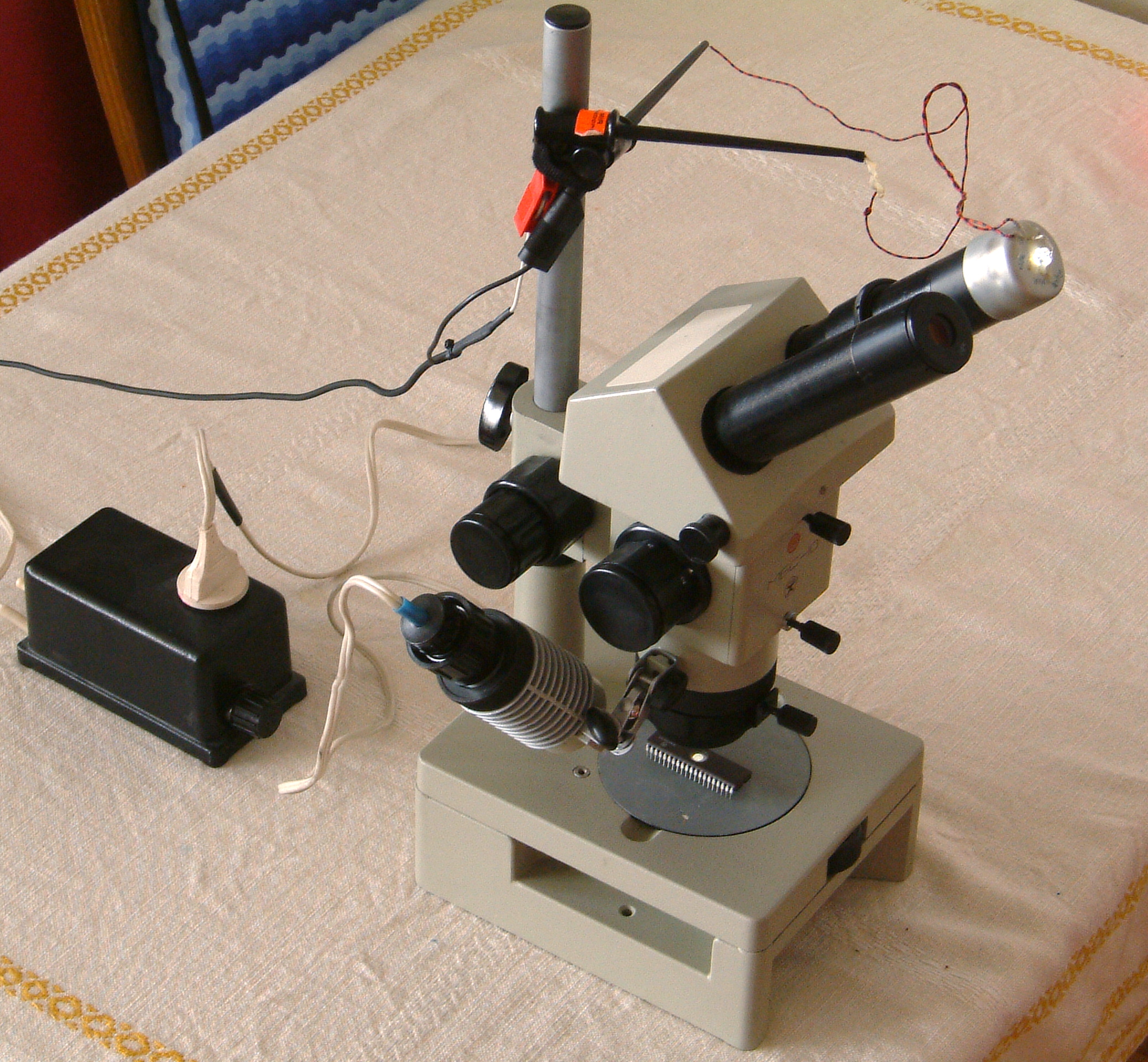 Lomo MBS-2 stereomicroscope with homemade reflection setup