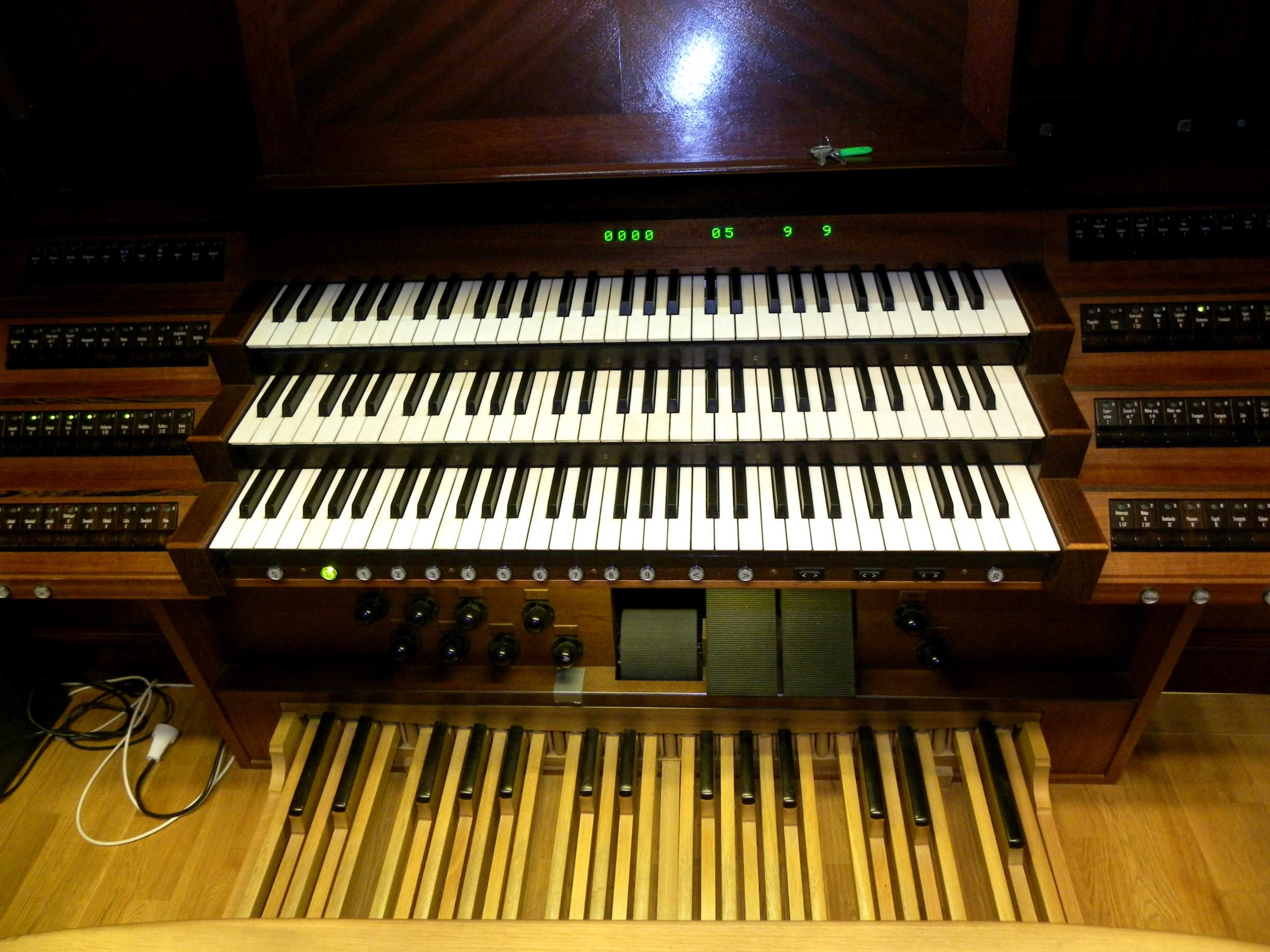 Organ console01