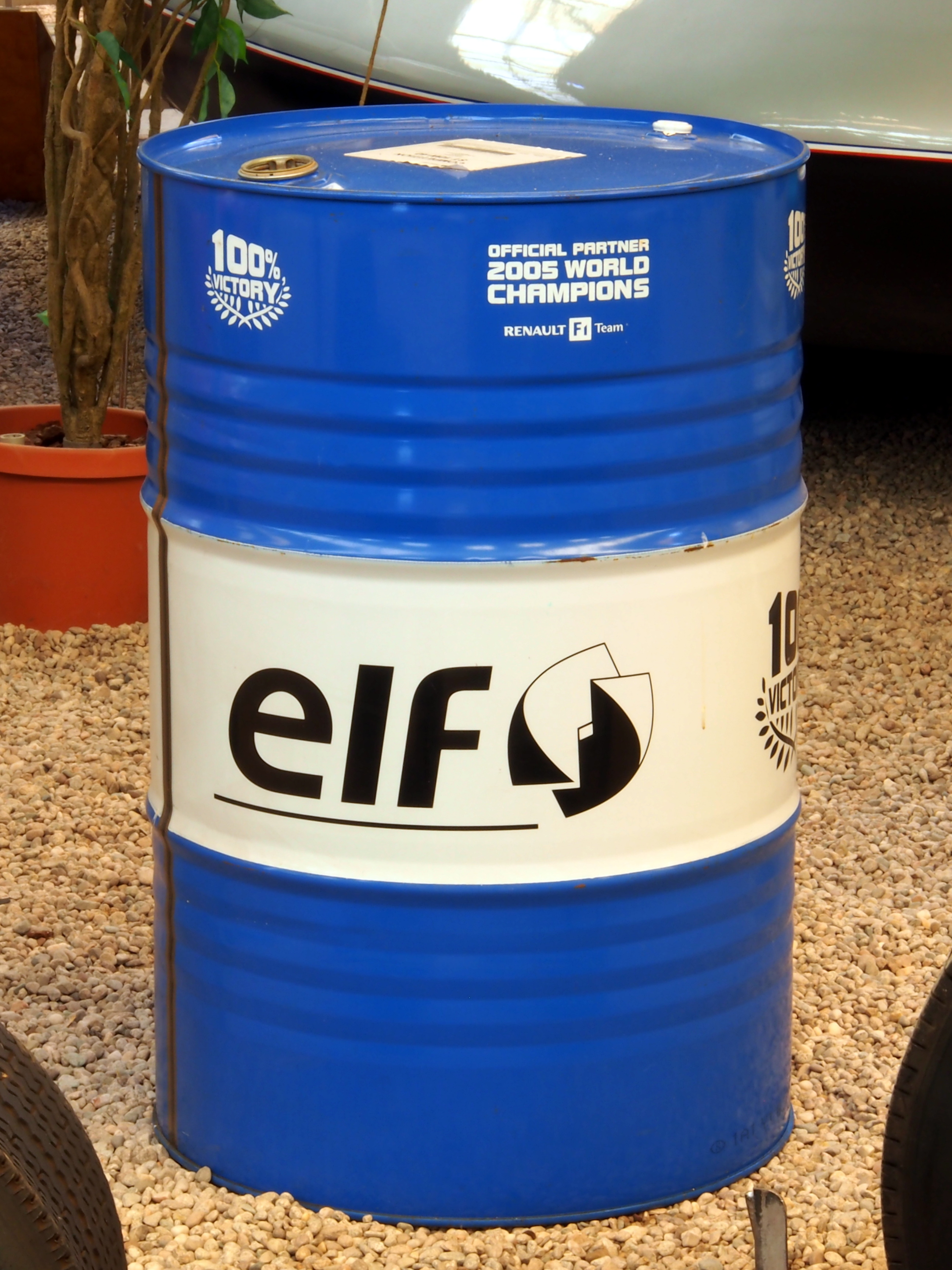 Renault F1 team ELF oil drum