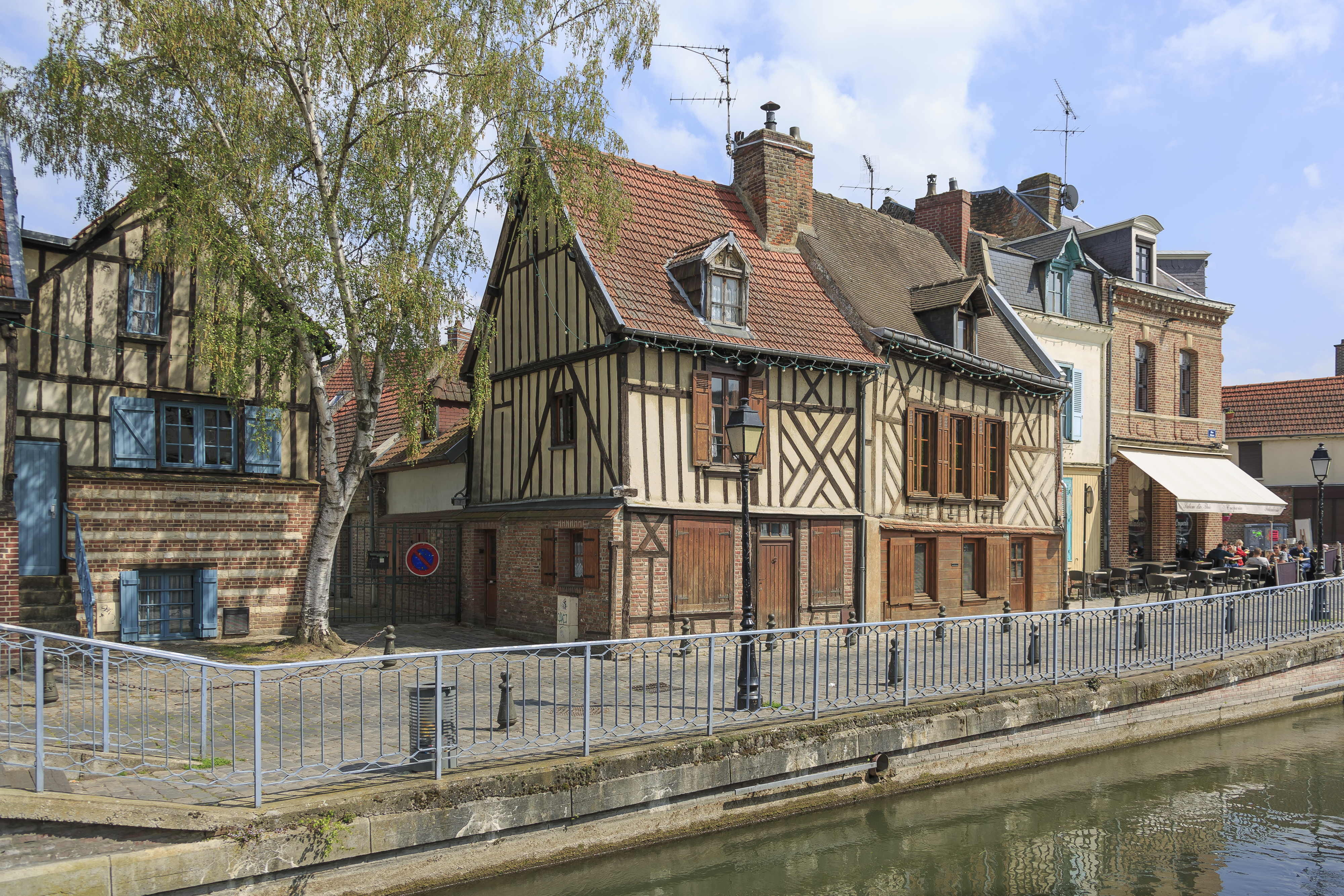Amiens France Buildings-in-Rue-Motte-01a