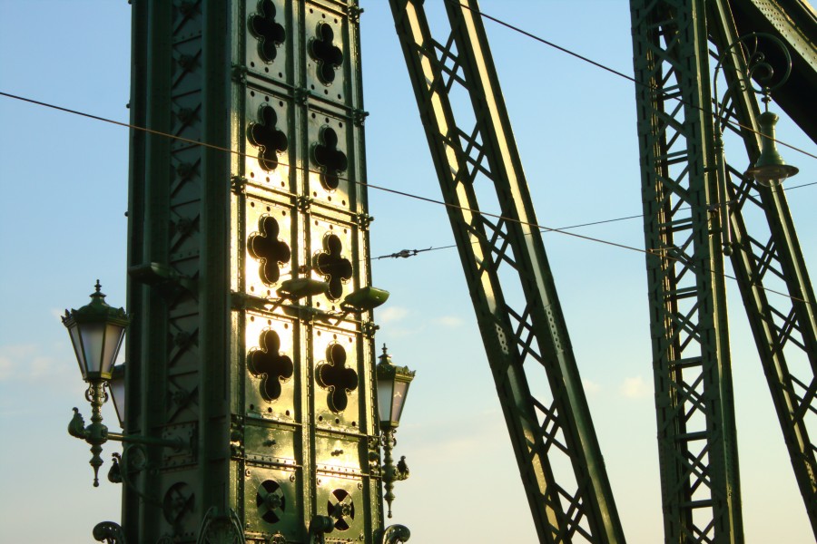 Budapešť, Szabadság híd, příhrady