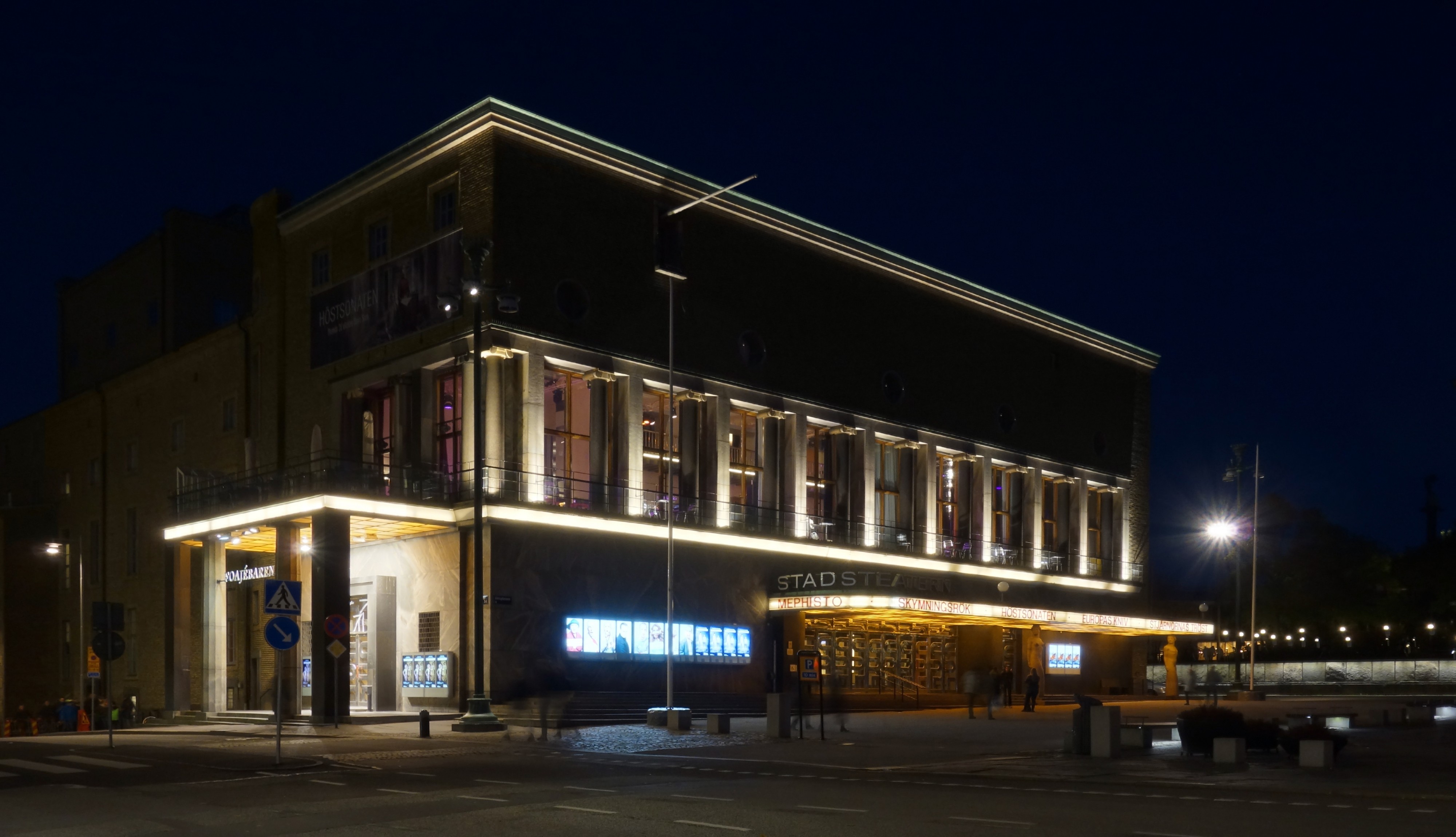 Gothenburg City Theatre at night