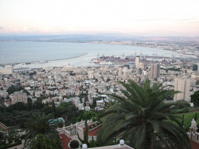 Haifa is the largest city in northern Israel, and the third-largest city in the country, with a population of over 268,000. Another 300,000 people live in towns directly adjacent to the city including the cities of the Krayot, as well as, Tirat Carmel, Daliyat al-Karmel and Nesher. Together these areas form a contiguous urban area home to nearly 600,000 residents which makes up the inner core of the Haifa metropolitan area. Population of Haifa: 90% are Jews, more than a quarter of whom are immigrants from the former Soviet Union, while 10% are Arabs, predominantly of the Christian faith. It is also home to the Bahá'í World Centre, a UNESCO World Heritage Site.<br>Name of photo's author: Free-Photos.biz<br>This photo was taken in: Haifa, Israel