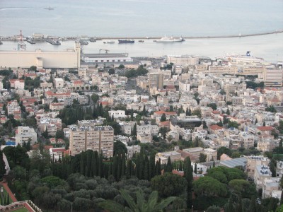 Haifa is the largest city in northern Israel, and the third-largest city in the country, with a population of over 268,000. Another 300,000 people live in towns directly adjacent to the city including the cities of the Krayot, as well as, Tirat Carmel, Daliyat al-Karmel and Nesher. Together these areas form a contiguous urban area home to nearly 600,000 residents which makes up the inner core of the Haifa metropolitan area. Population of Haifa: 90% are Jews, more than a quarter of whom are immigrants from the former Soviet Union, while 10% are Arabs, predominantly of the Christian faith. It is also home to the Bahá'í World Centre, a UNESCO World Heritage Site.<br>Name of photo's author: Free-Photos.biz<br>This photo was taken in: Haifa, Israel