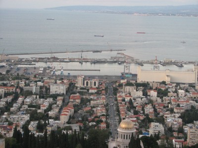Haifa is the largest city in northern Israel, and the third-largest city in the country, with a population of over 268,000. Another 300,000 people live in towns directly adjacent to the city including the cities of the Krayot, as well as, Tirat Carmel, Daliyat al-Karmel and Nesher. Together these areas form a contiguous urban area home to nearly 600,000 residents which makes up the inner core of the Haifa metropolitan area. Population of Haifa: 90% are Jews, more than a quarter of whom are immigrants from the former Soviet Union, while 10% are Arabs, predominantly of the Christian faith. It is also home to the Bahá'í World Centre, a UNESCO World Heritage Site.<br>Name of photo's author: Free-Photos.biz<br>This photo was taken in: Haifa, Israel