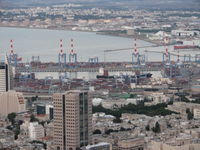 Haifa is the largest city in northern Israel, and the third-largest city in the country, with a population of over 268,000. Another 300,000 people live in towns directly adjacent to the city including the cities of the Krayot, as well as, Tirat Carmel, Daliyat al-Karmel and Nesher. Together these areas form a contiguous urban area home to nearly 600,000 residents which makes up the inner core of the Haifa metropolitan area. Population of Haifa: 90% are Jews, more than a quarter of whom are immigrants from the former Soviet Union, while 10% are Arabs, predominantly of the Christian faith. It is also home to the Bahá'í World Centre, a UNESCO World Heritage Site.<br>Name of photo's author: Free-Photos.biz<br>This photo was taken in: Haifa, Israel