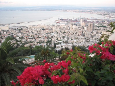 Haifa is the largest city in northern Israel, and the third-largest city in the country, with a population of over 268,000. Another 300,000 people live in towns directly adjacent to the city including the cities of the Krayot, as well as, Tirat Carmel, Daliyat al-Karmel and Nesher. Together these areas form a contiguous urban area home to nearly 600,000 residents which makes up the inner core of the Haifa metropolitan area. Population of Haifa: 90% are Jews, more than a quarter of whom are immigrants from the former Soviet Union, while 10% are Arabs, predominantly of the Christian faith. It is also home to the Bahá'í World Centre, a UNESCO World Heritage Site.<br>Name of photo's author: Free-Photos.biz<br>This photo was taken in: Haifa, Israel