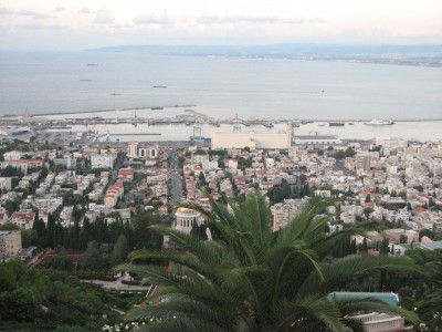 Haifa is the largest city in northern Israel, and the third-largest city in the country, with a population of over 268,000. Another 300,000 people live in towns directly adjacent to the city including the cities of the Krayot, as well as, Tirat Carmel, Daliyat al-Karmel and Nesher. Together these areas form a contiguous urban area home to nearly 600,000 residents which makes up the inner core of the Haifa metropolitan area. Population of Haifa: 90% are Jews, more than a quarter of whom are immigrants from the former Soviet Union, while 10% are Arabs, predominantly of the Christian faith. It is also home to the Bahá'í World Centre, a UNESCO World Heritage Site.<br>Name of photo's author: Free-Photos.biz<br>This photo was taken in: Haifa, Israel