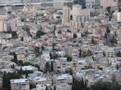 Haifa is the largest city in northern Israel, and the third-largest city in the country, with a population of over 268,000. Another 300,000 people live in towns directly adjacent to the city including the cities of the Krayot, as well as, Tirat Carmel, Daliyat al-Karmel and Nesher. Together these areas form a contiguous urban area home to nearly 600,000 residents which makes up the inner core of the Haifa metropolitan area. Population of Haifa: 90% are Jews, more than a quarter of whom are immigrants from the former Soviet Union, while 10% are Arabs, predominantly of the Christian faith. It is also home to the Bahá'í World Centre, a UNESCO World Heritage Site.<br>Name of photo's author: Free-Photos.biz<br>This photo was taken in: Haifa, Israel