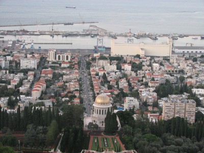Haifa is the largest city in northern Israel, and the third-largest city in the country, with a population of over 268,000. Another 300,000 people live in towns directly adjacent to the city including the cities of the Krayot, as well as, Tirat Carmel, Daliyat al-Karmel and Nesher. Together these areas form a contiguous urban area home to nearly 600,000 residents which makes up the inner core of the Haifa metropolitan area. Population of Haifa: 90% are Jews, more than a quarter of whom are immigrants from the former Soviet Union, while 10% are Arabs, predominantly of the Christian faith. It is also home to the Bahá'í World Centre, a UNESCO World Heritage Site.<br>Name of photo's author: Free-Photos.biz<br>This photo was taken in: Haifa, Israel
