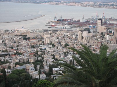 Haifa is the largest city in northern Israel, and the third-largest city in the country, with a population of over 268,000. Another 300,000 people live in towns directly adjacent to the city including the cities of the Krayot, as well as, Tirat Carmel, Daliyat al-Karmel and Nesher. Together these areas form a contiguous urban area home to nearly 600,000 residents which makes up the inner core of the Haifa metropolitan area. Population of Haifa: 90% are Jews, more than a quarter of whom are immigrants from the former Soviet Union, while 10% are Arabs, predominantly of the Christian faith. It is also home to the Bahá'í World Centre, a UNESCO World Heritage Site.<br>Name of photo's author: Free-Photos.biz<br>This photo was taken in: Haifa, Israel