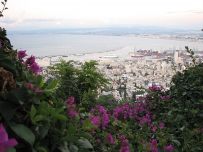 Haifa is the largest city in northern Israel, and the third-largest city in the country, with a population of over 268,000. Another 300,000 people live in towns directly adjacent to the city including the cities of the Krayot, as well as, Tirat Carmel, Daliyat al-Karmel and Nesher. Together these areas form a contiguous urban area home to nearly 600,000 residents which makes up the inner core of the Haifa metropolitan area. Population of Haifa: 90% are Jews, more than a quarter of whom are immigrants from the former Soviet Union, while 10% are Arabs, predominantly of the Christian faith. It is also home to the Bahá'í World Centre, a UNESCO World Heritage Site.<br>Name of photo's author: Free-Photos.biz<br>This photo was taken in: Haifa, Israel