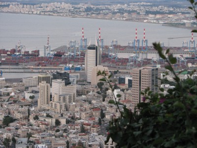 Haifa is the largest city in northern Israel, and the third-largest city in the country, with a population of over 268,000. Another 300,000 people live in towns directly adjacent to the city including the cities of the Krayot, as well as, Tirat Carmel, Daliyat al-Karmel and Nesher. Together these areas form a contiguous urban area home to nearly 600,000 residents which makes up the inner core of the Haifa metropolitan area. Population of Haifa: 90% are Jews, more than a quarter of whom are immigrants from the former Soviet Union, while 10% are Arabs, predominantly of the Christian faith. It is also home to the Bahá'í World Centre, a UNESCO World Heritage Site.<br>Name of photo's author: Free-Photos.biz<br>This photo was taken in: Haifa, Israel