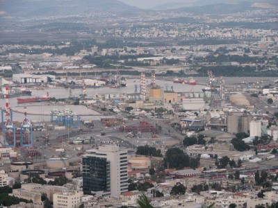 Haifa is the largest city in northern Israel, and the third-largest city in the country, with a population of over 268,000. Another 300,000 people live in towns directly adjacent to the city including the cities of the Krayot, as well as, Tirat Carmel, Daliyat al-Karmel and Nesher. Together these areas form a contiguous urban area home to nearly 600,000 residents which makes up the inner core of the Haifa metropolitan area. Population of Haifa: 90% are Jews, more than a quarter of whom are immigrants from the former Soviet Union, while 10% are Arabs, predominantly of the Christian faith. It is also home to the Bahá'í World Centre, a UNESCO World Heritage Site.<br>Name of photo's author: Free-Photos.biz<br>This photo was taken in: Haifa, Israel