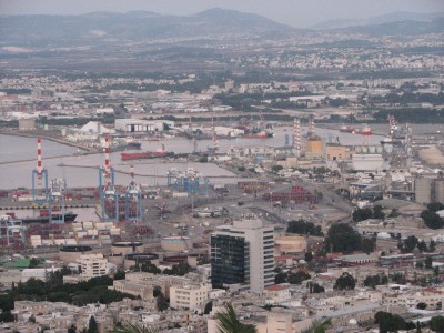 Haifa is the largest city in northern Israel, and the third-largest city in the country, with a population of over 268,000. Another 300,000 people live in towns directly adjacent to the city including the cities of the Krayot, as well as, Tirat Carmel, Daliyat al-Karmel and Nesher. Together these areas form a contiguous urban area home to nearly 600,000 residents which makes up the inner core of the Haifa metropolitan area. Population of Haifa: 90% are Jews, more than a quarter of whom are immigrants from the former Soviet Union, while 10% are Arabs, predominantly of the Christian faith. It is also home to the Bahá'í World Centre, a UNESCO World Heritage Site.<br>Name of photo's author: Free-Photos.biz<br>This photo was taken in: Haifa, Israel