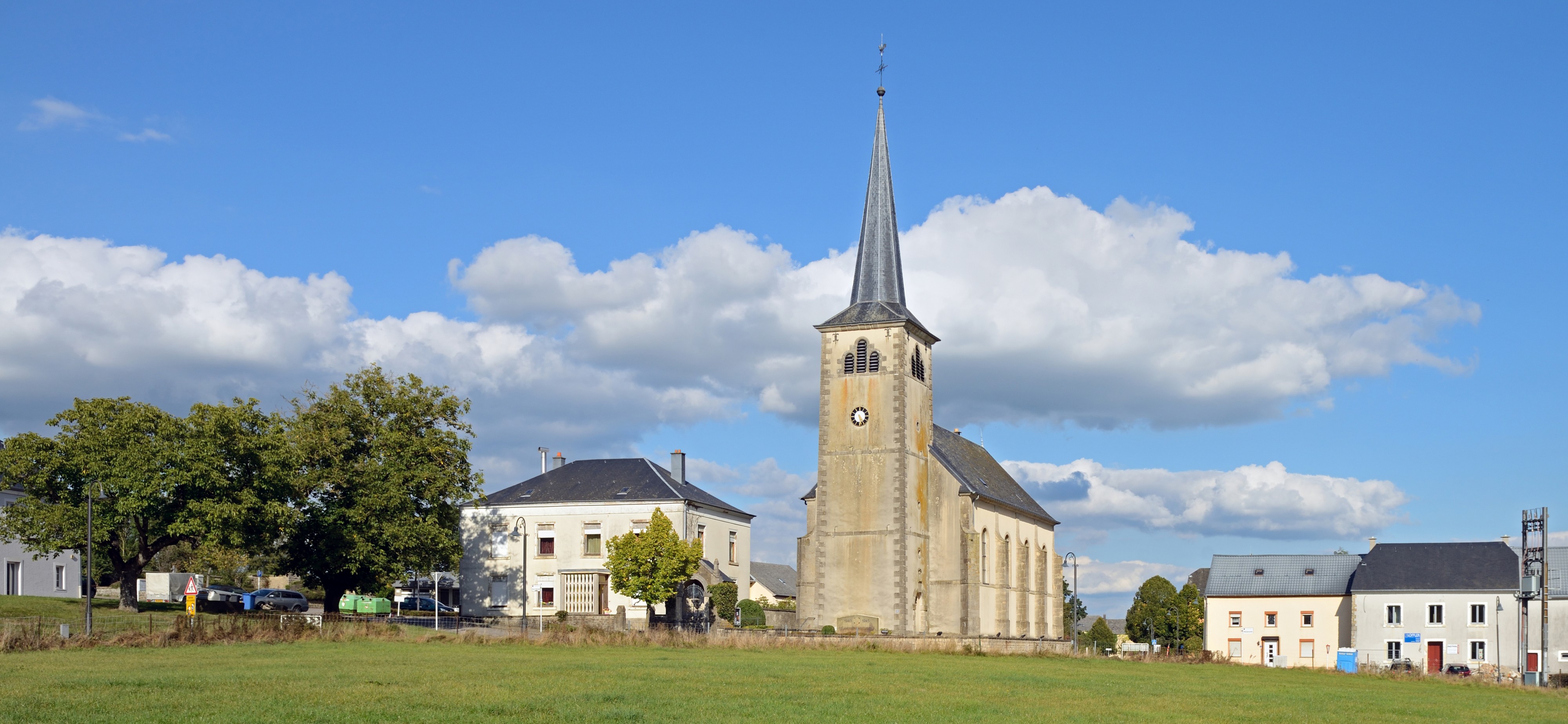 Luxembourg Elvange (Beckerich) church wide