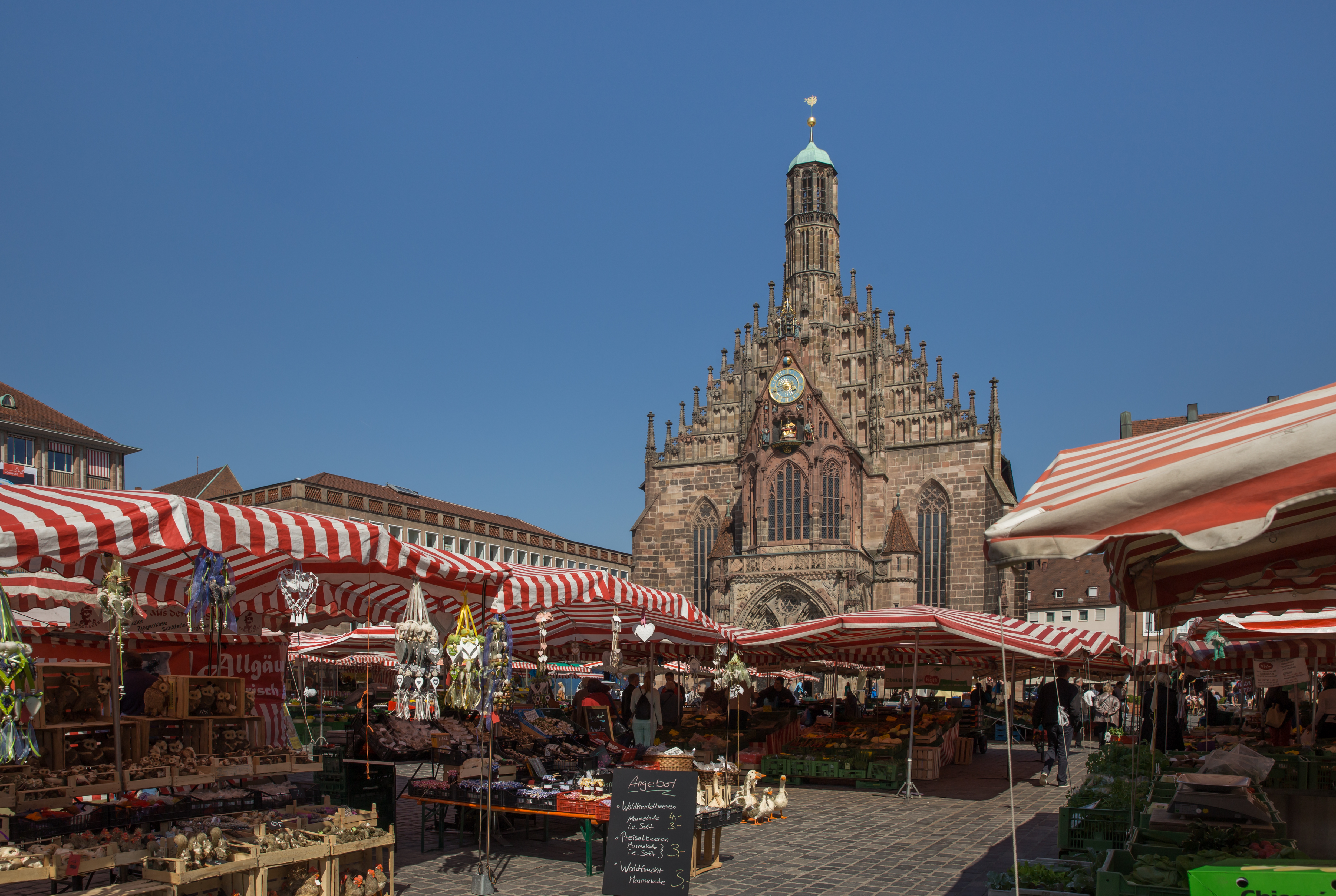 Nuremberg, Hauptmarkt and Frauenkirche 4670