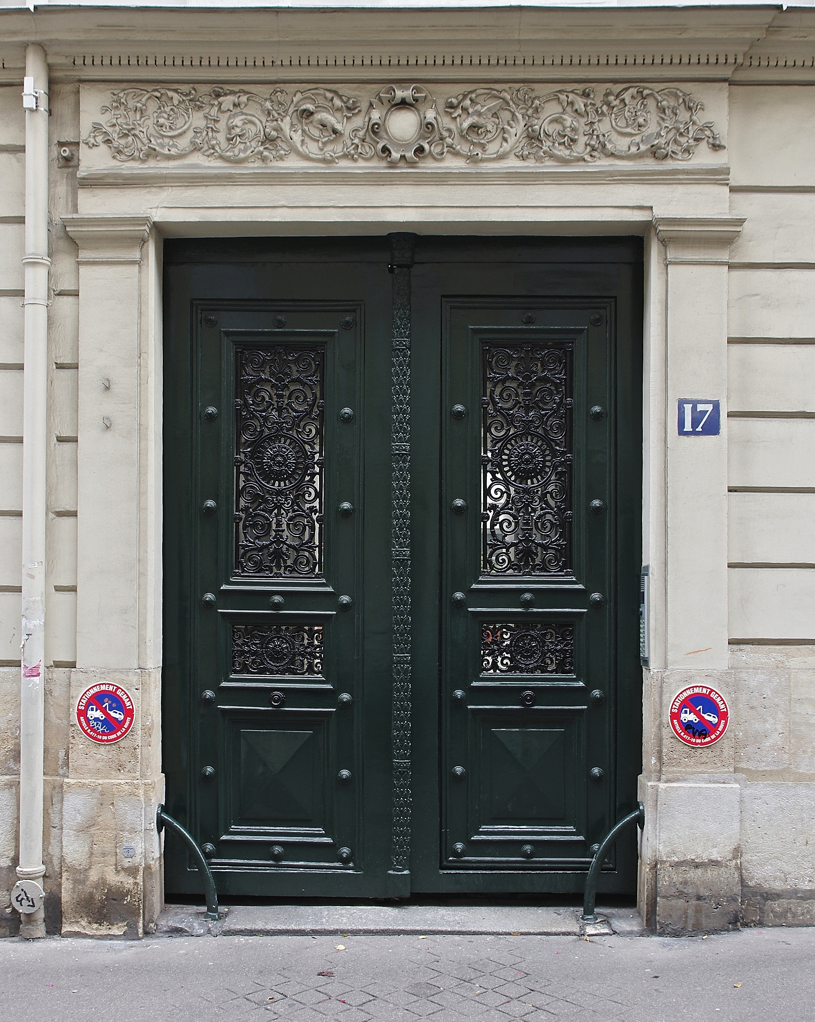Paris Portail rue de La Rochefoucauld 2012