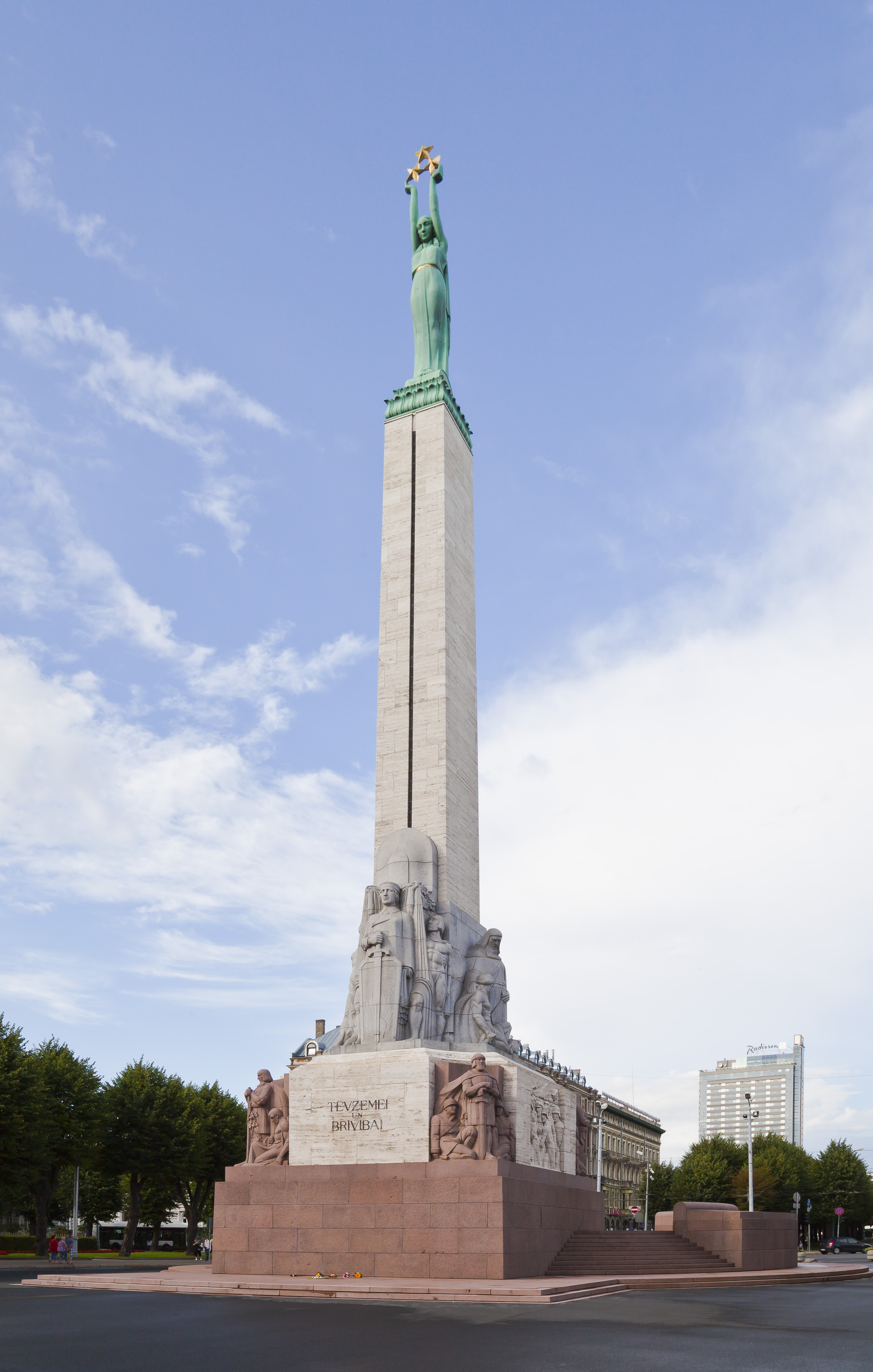 Monumento a la Libertad, Riga, Letonia, 2012-08-07, DD 10