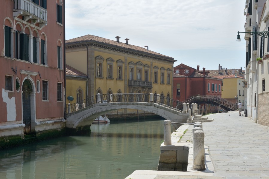 Dorsoduro Rio dei Tentor o della Madonna Ponte Rosso a Venezia