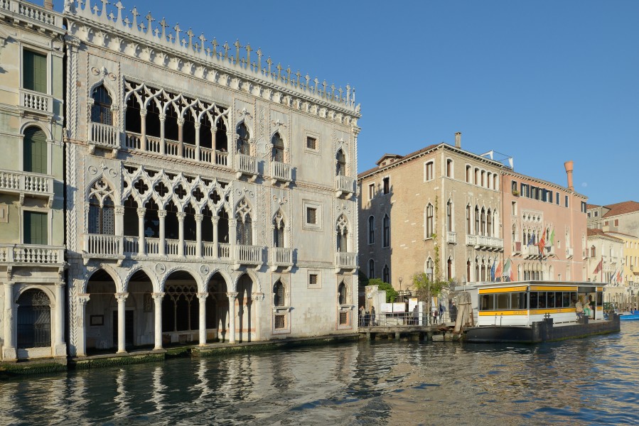 Fermata del vaporetto Ca' d'Oro Canal Grande Venezia