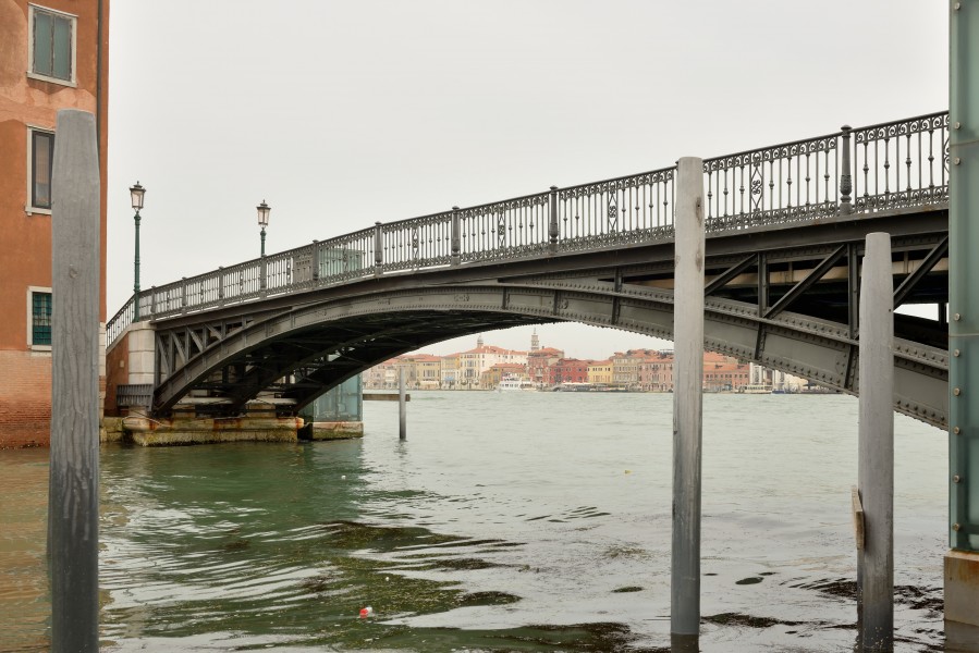 Giudecca Ponte Longo lato sud Venezia