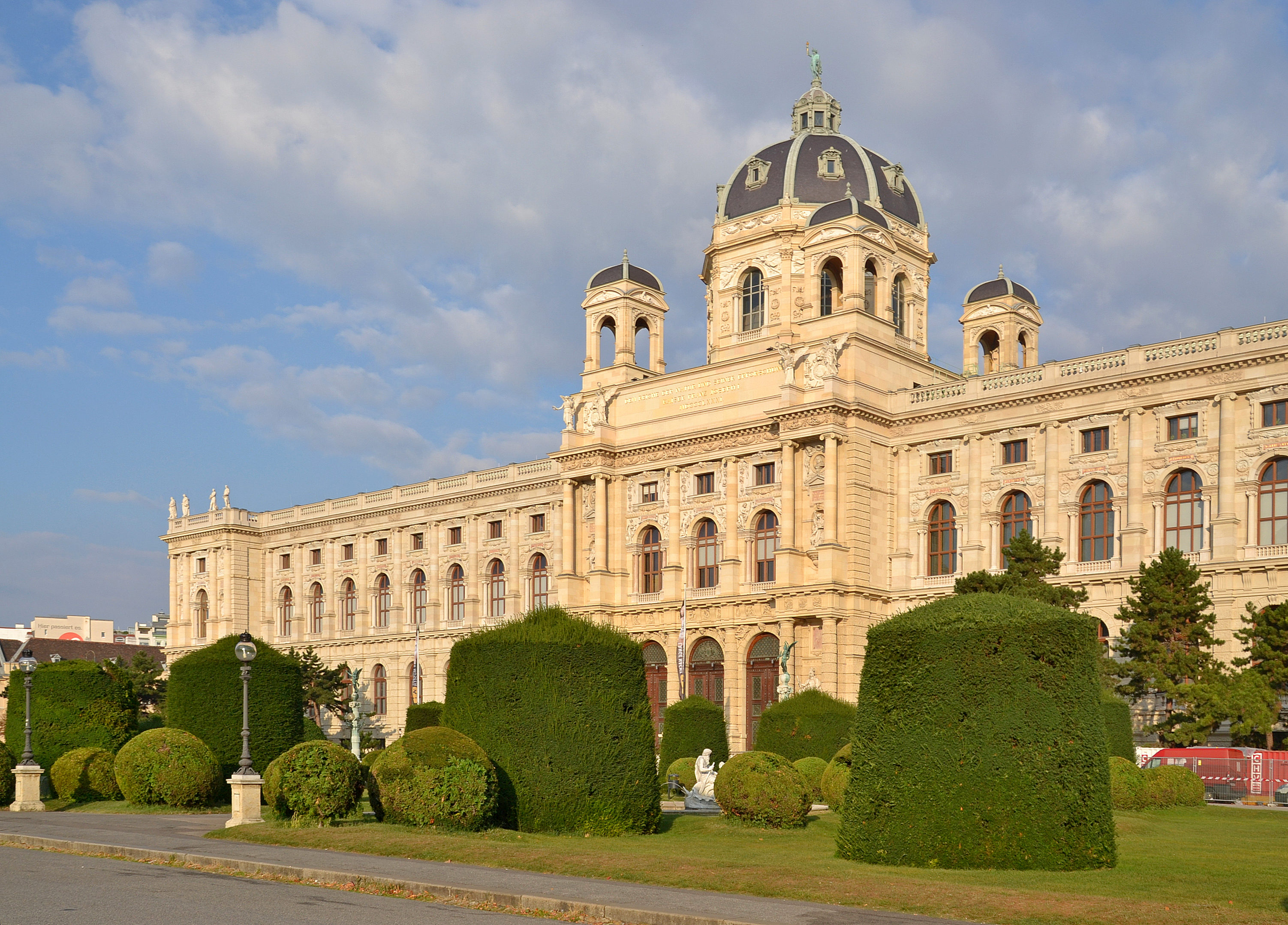 Naturhistorisches Museum Wien (by Pudelek)