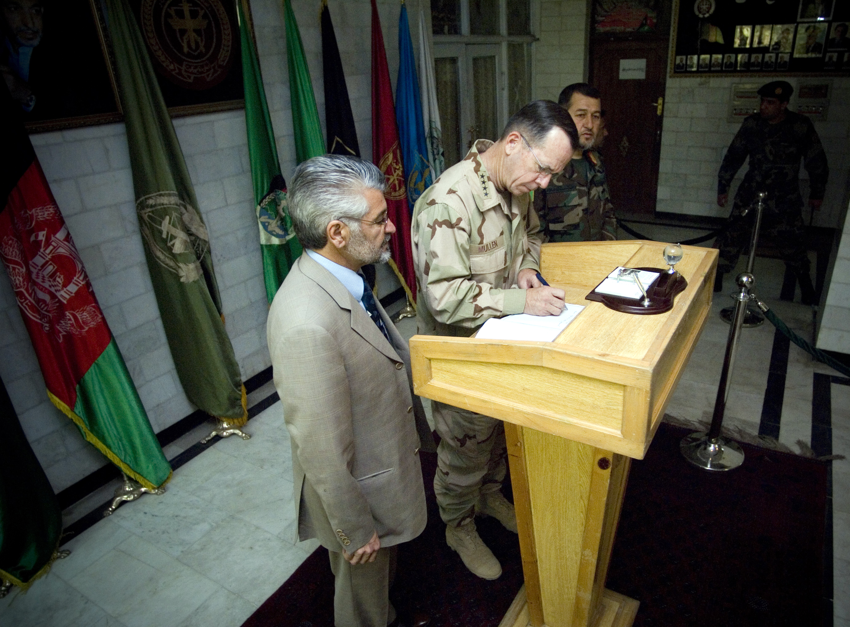 Mike Mullen at the Defense Ministry of Afghanistan in 2007