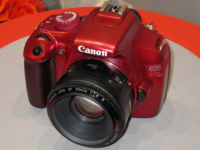 Canon EOS Kiss X50 red