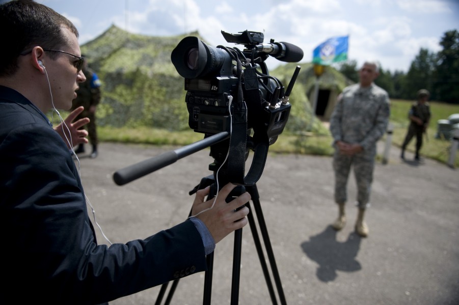 Lt. Gen. Hertling Observes Training at Rapid Trident 2011 (5985760490)