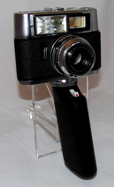 Vintage Voigtlander Vitrona 35mm Viewfinder Film Camera With Built-In Electronic Flash, May Be The First Camera Produced With A Built-In Electronic Flash, Made In West Germany, Introduced In 1964 (22777540084)