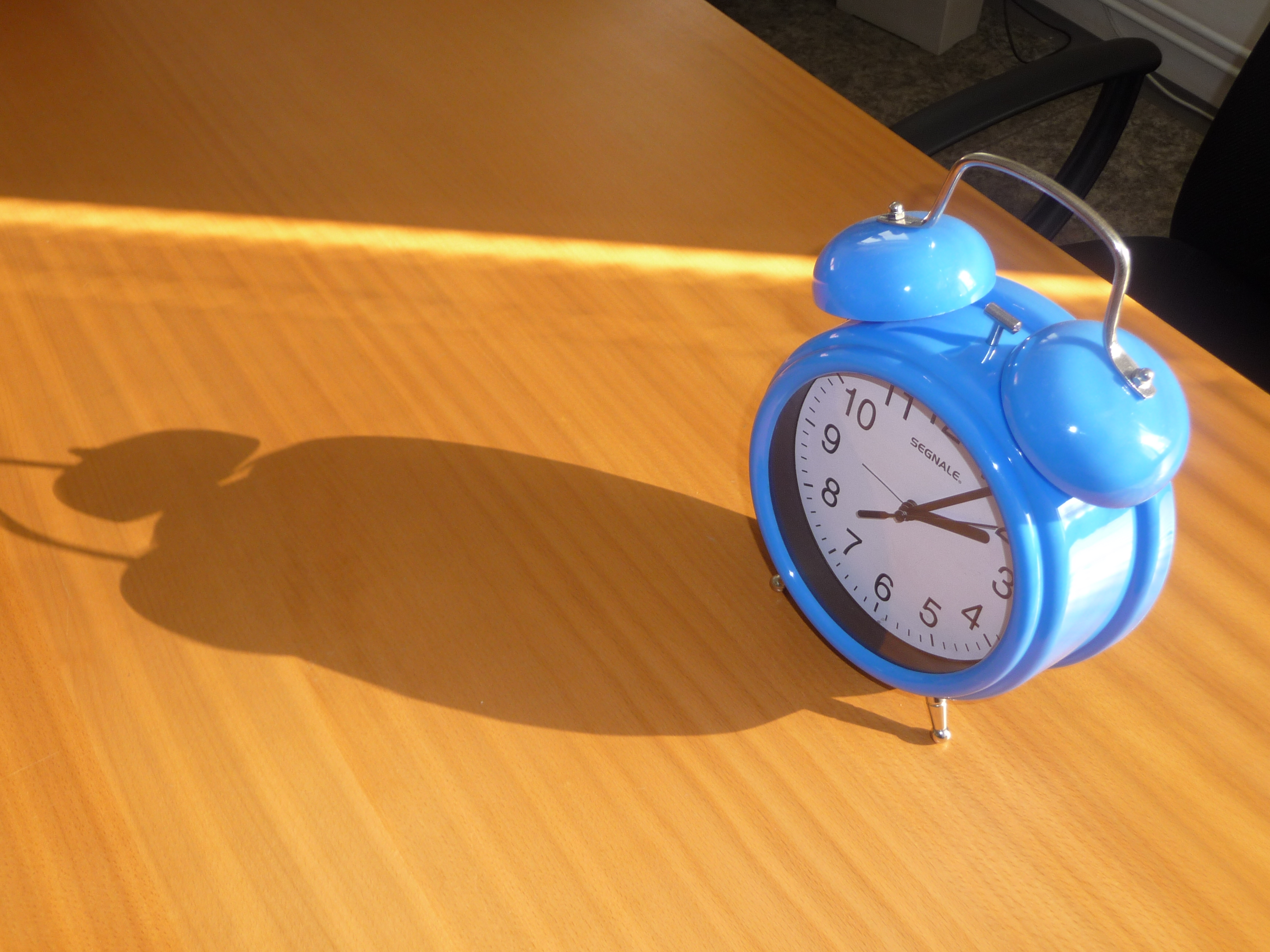 Blue alarm clock (1)