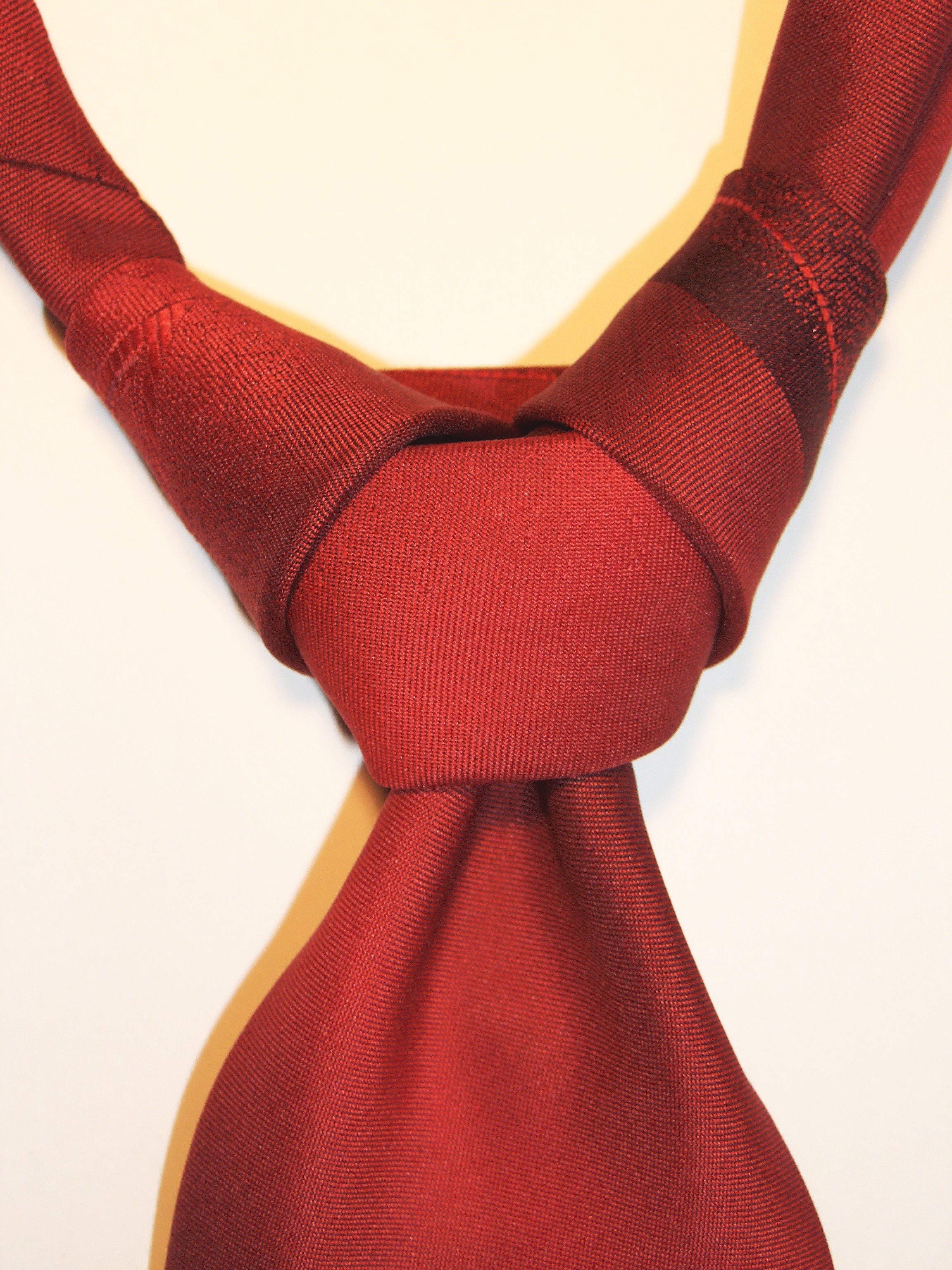 Necktie Merovingian knot