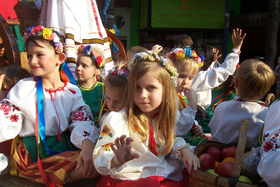 Ucranianos-Desfile-Fiesta-Inmigrante-Obera