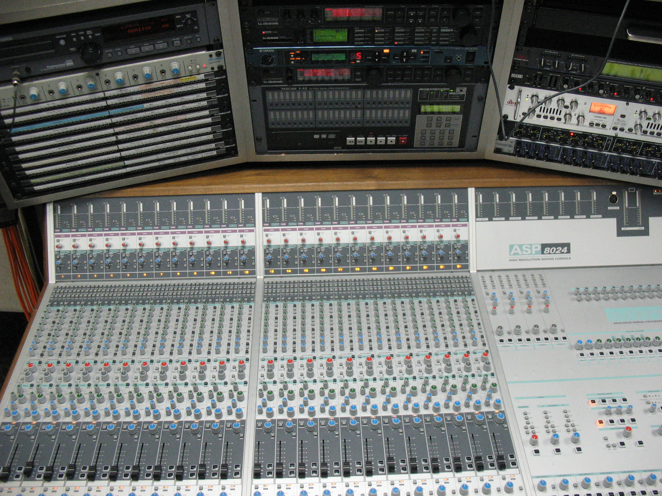 Audient ASP8024 for mixing