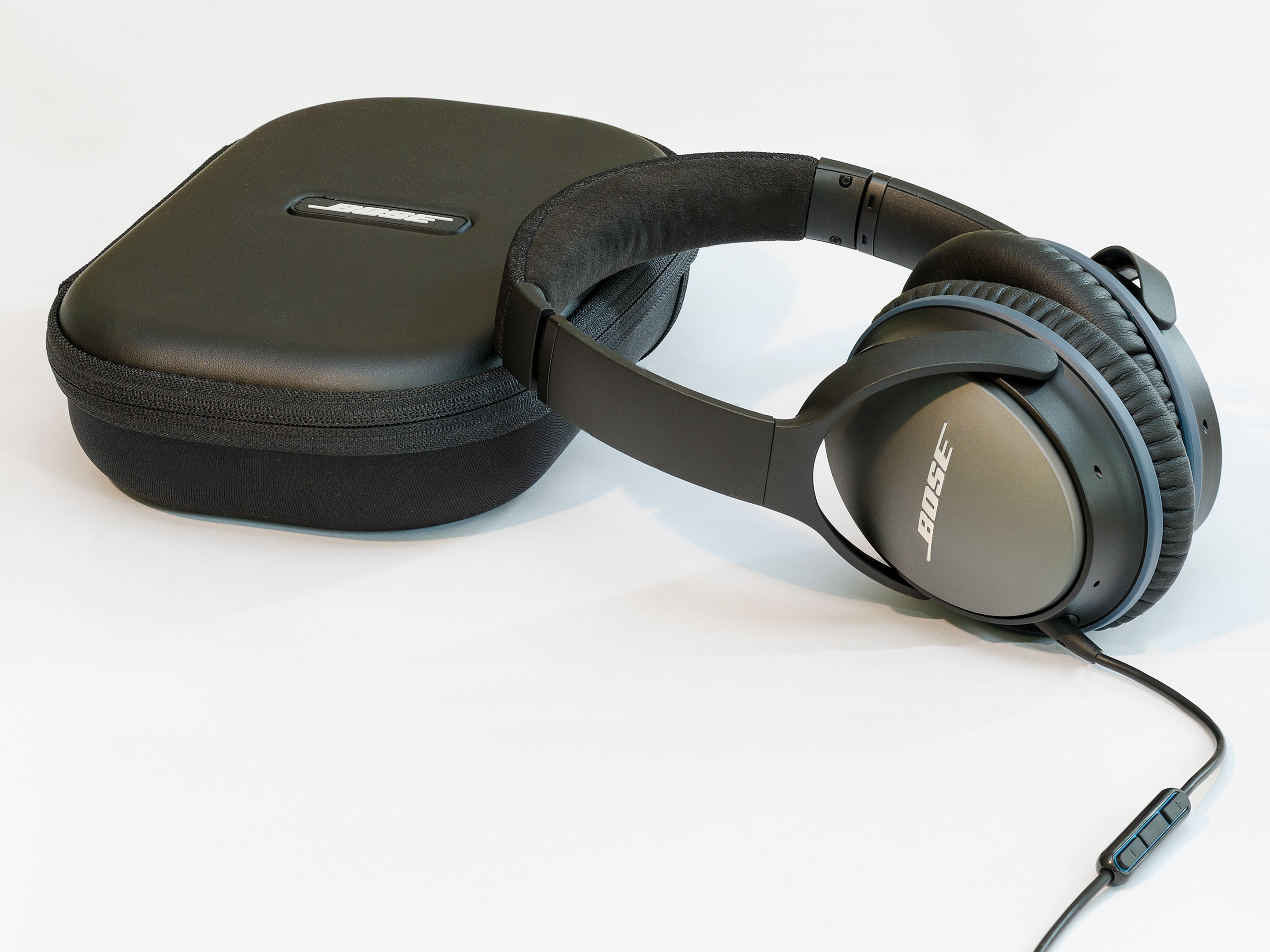 Bose QuietComfort 25 Acoustic Noise Cancelling Headphones with Carry Case