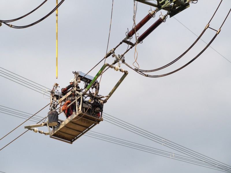 2013-cable-trolley-power-line-maintenance-1