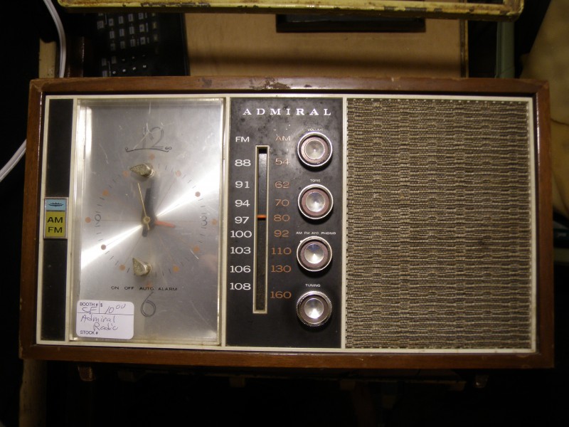 Admiral-brand clock radio