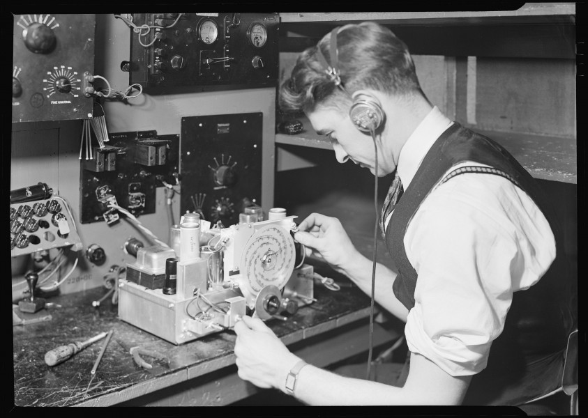 Camden, New Jersey - Radio. RCA Victor. Final Inspector - testing radio frequency alignment and making final test of... - NARA - 518704