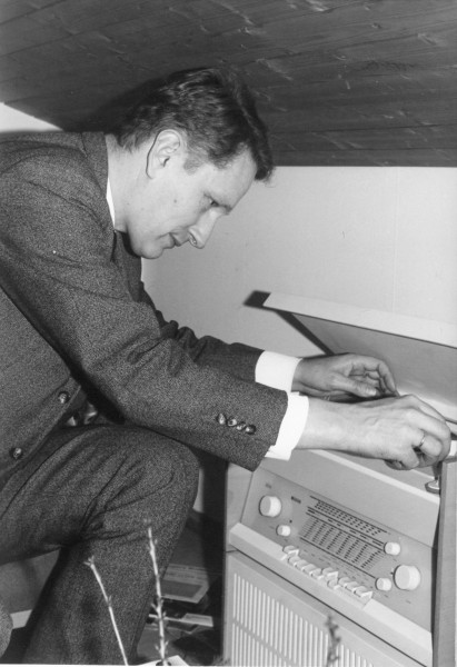 Manfred Börner an Sylvester 1966 zuhause am Radio-2