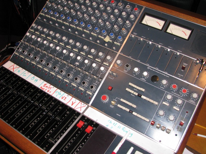 Neve 5302 Melbourn 12ch 2group mixing console