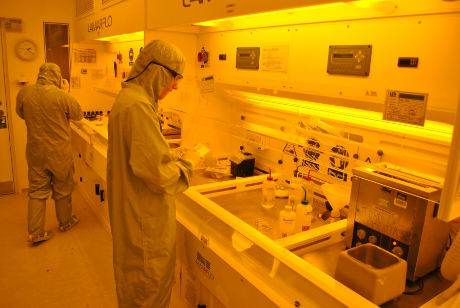 Photolithography lab in the LCN cleanroom