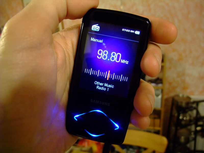 Samsung YP-Q1 - listening to BBC Radio 1
