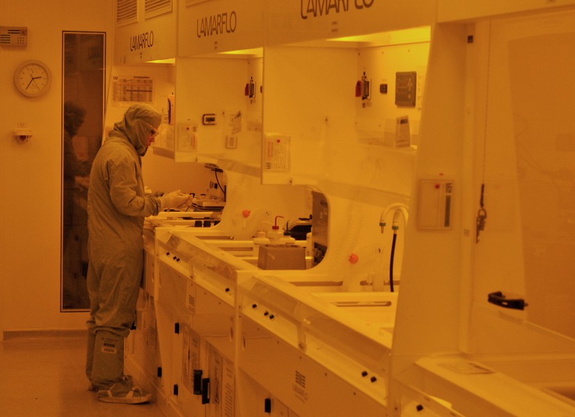 Scientist in the LCN cleanroom photolithography lab