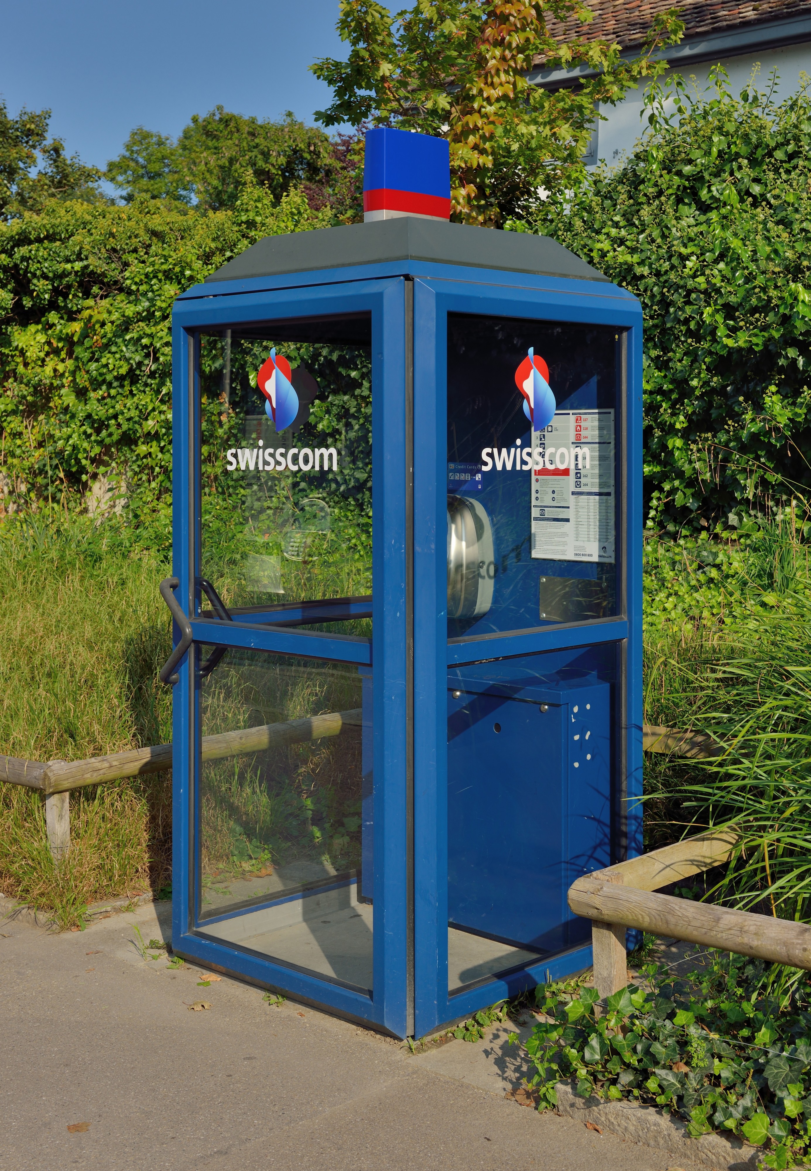 Basel - Telefonkabine der swisscom
