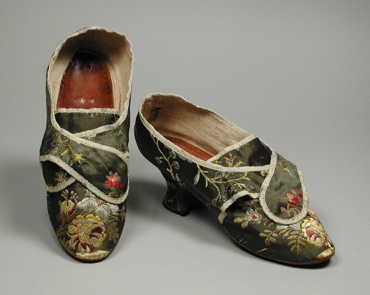 Woman's brocaded silk shoes c. 1770