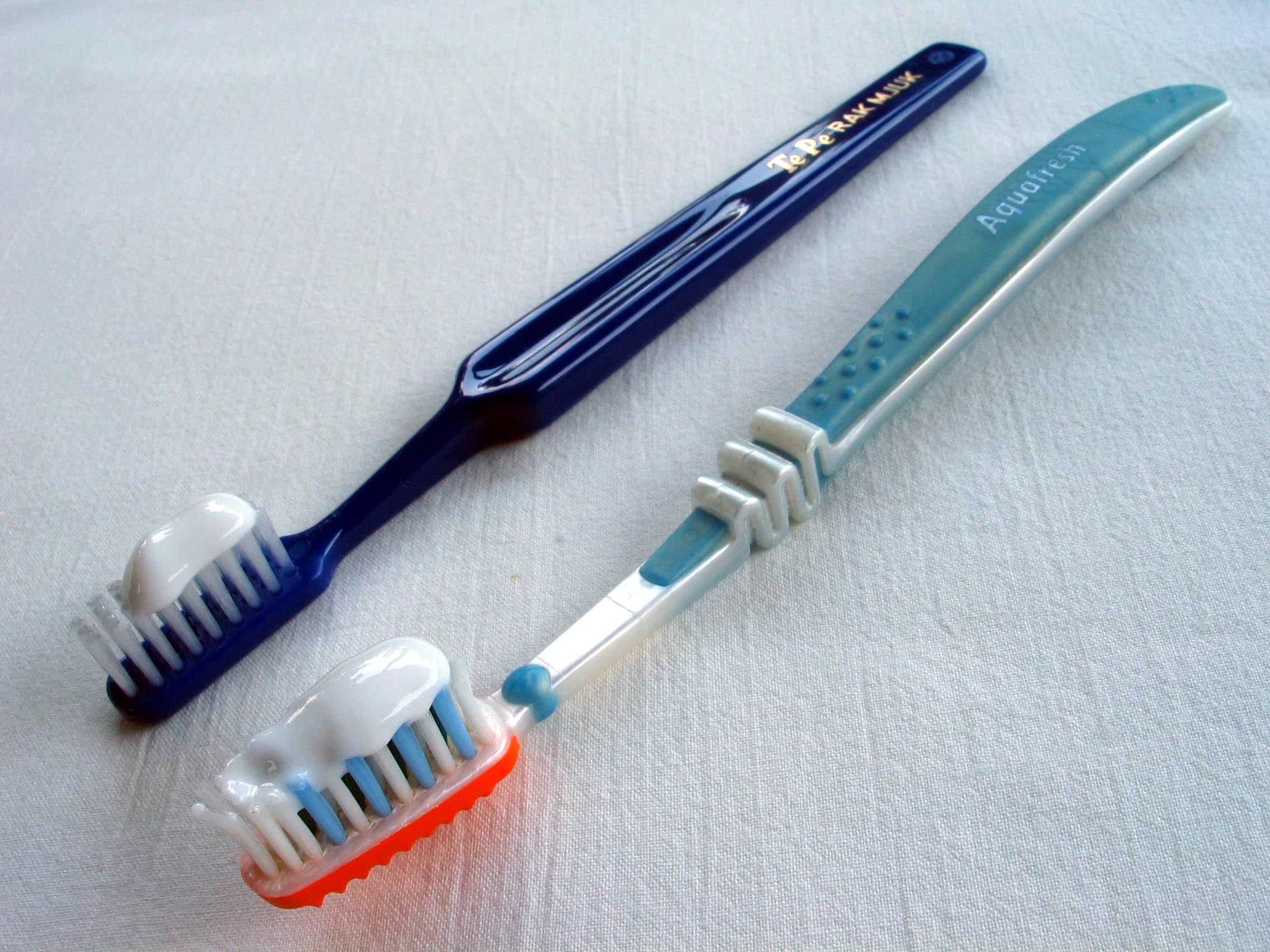 Toothbrush x2 20050716 003