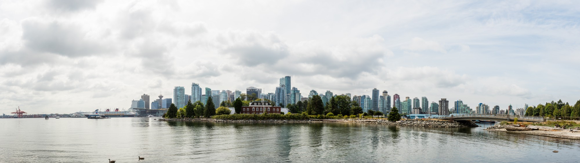 Vista de Vancouver desde el parque Stanley, Canadá, 2017-08-14, DD 05-09 PAN