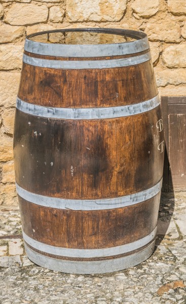 Barrel on the street in Beynac-et-Cazenac